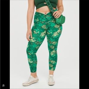 BNWT OFFLINE by Aerie High Rise Extra Twist Floral Legging